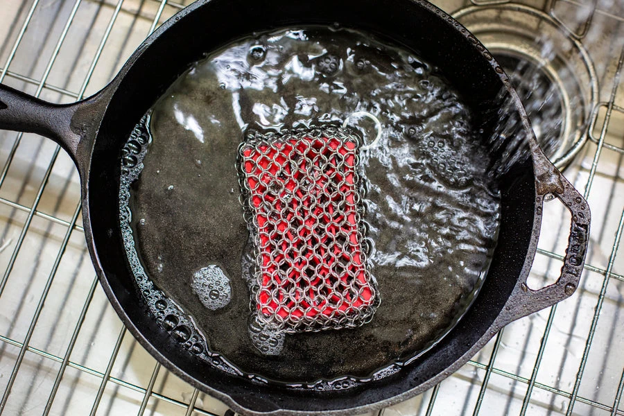 Lodge - Chainmail Scrubbing Pad With Silicone Insert 5 Lodge - Chainmail Scrubbing Pad With Silicone Insert - Image 3